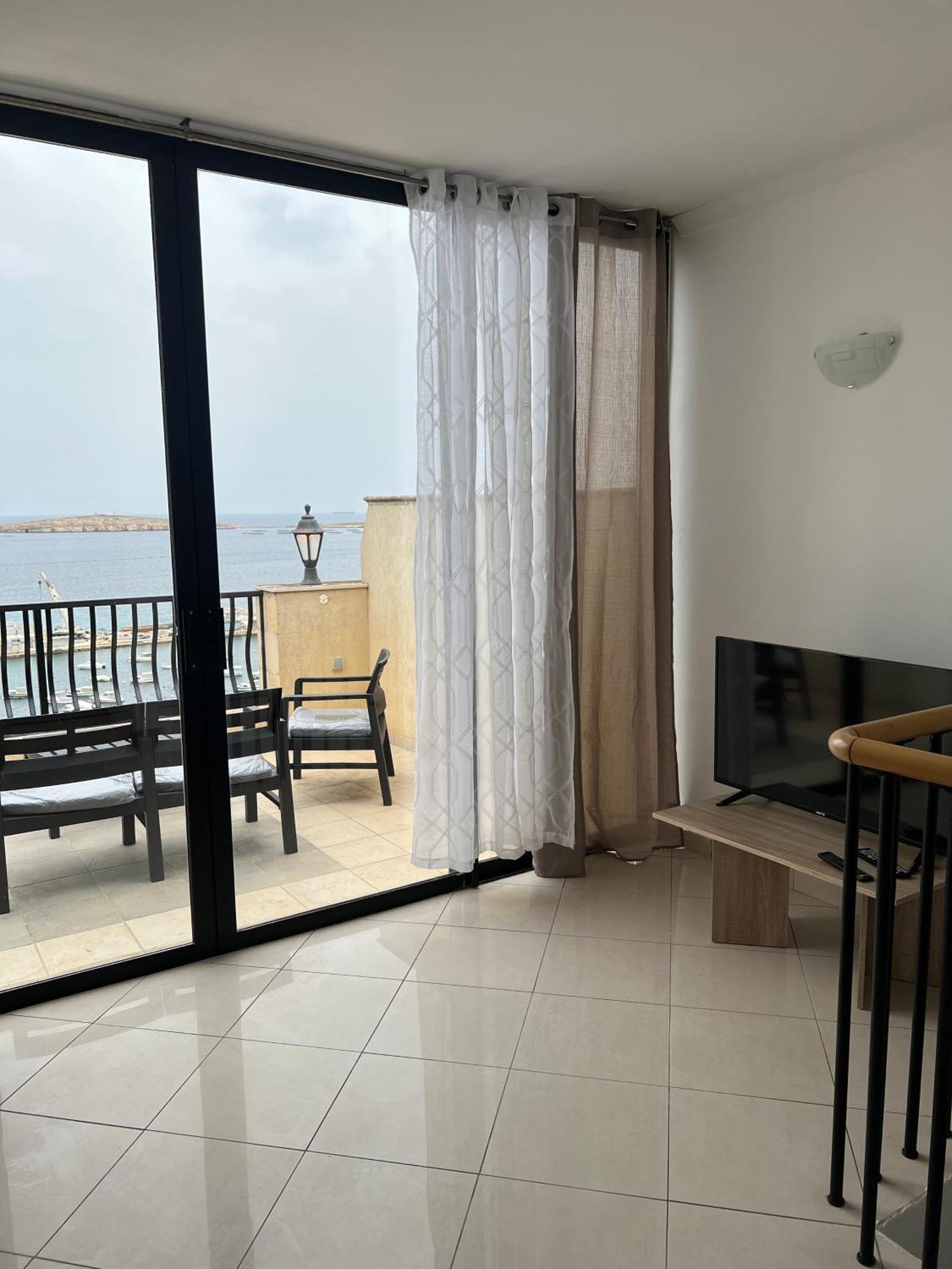 شقة Sea View Penthouse خليج سانت بول المظهر الخارجي الصورة